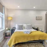 Boutique Living By Lawsons