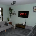 One Bed Apartment In Windsor Town Centre, 5 Min Walk To The Castle!!