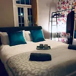 One Bed Apartment In Windsor Town Centre, 5 Min Walk To The Castle!!