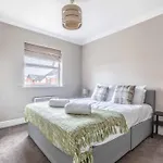 Cosy Central Windsor Apartment , Parking