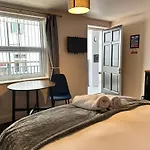 The Prince Albert Pub & Hotel With Onsite Free Parking 2 Minutes From Legoland