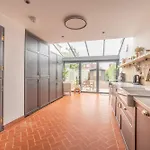 Cosy 2-Bed Cottage, Close To Windsor And Legoland