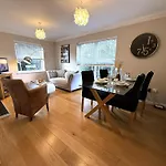 2 Bed 2 Bath Windsor Apartment & Parking 15Cc