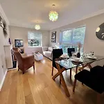 2 Bed 2 Bath Windsor Apartment & Parking 15Cc
