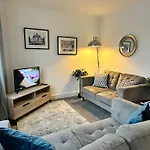 2 Bedroom Apartment In Central Windsor 33A