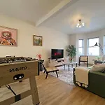 Luxury Central Windsor 5 Bed Home, Parking, Private Garden - Windsor Castle View, Legoland, Ascot, Heathrow Airport