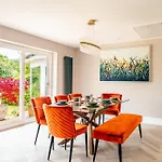 Riverside Bliss In Windsor, 5 Bed, Secure Parking