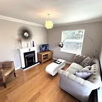2 Bed 2 Bath Windsor Apartment & Parking 15Cc