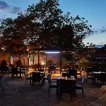 Sir Christopher Wren Hotel