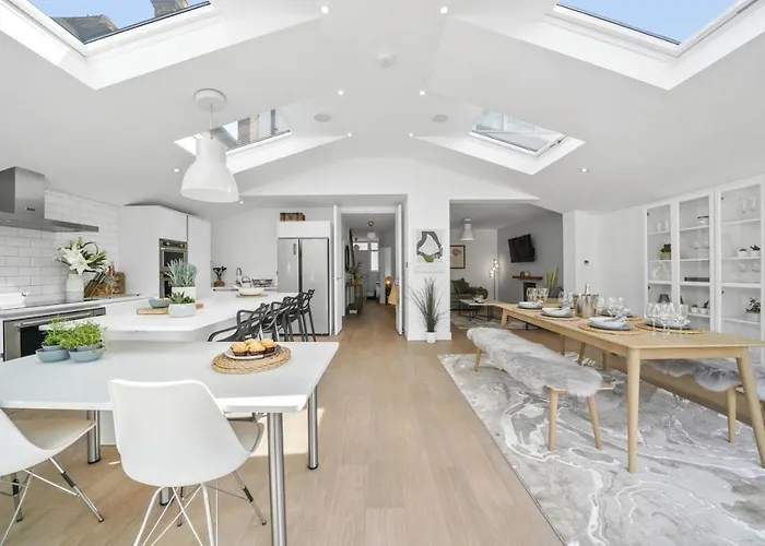 Clarence House-Windsor-Parking-5 Bed