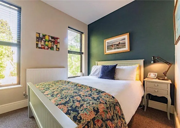 Perfect For Legoland, Windsor Castle And Ascot With Free Parking