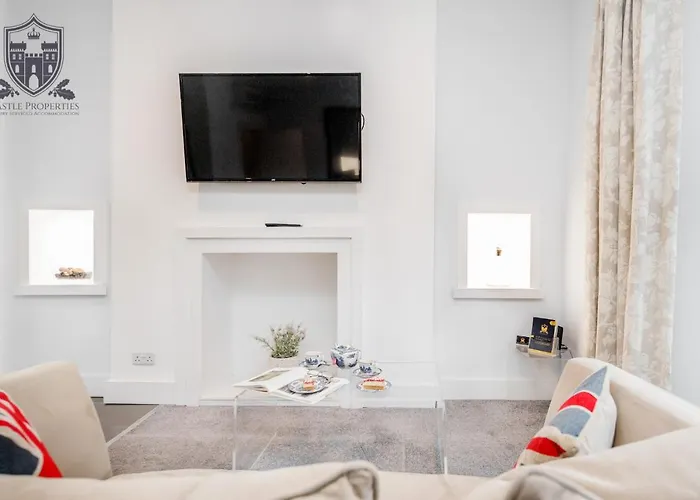 Castle Properties: The Sovereign 5 Bed Town House