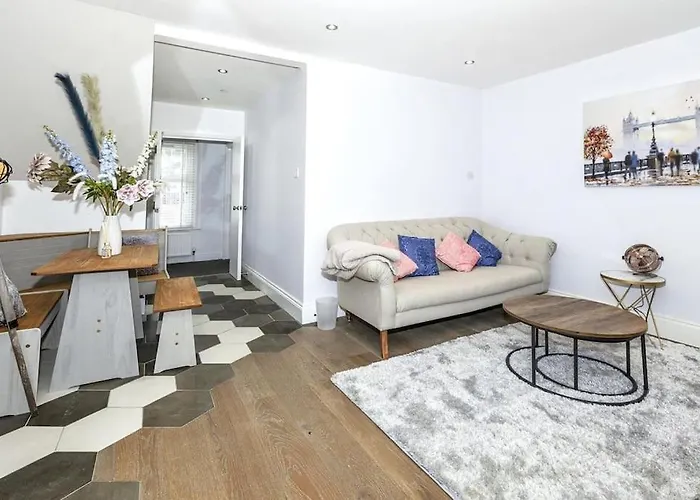 Lovely 2-Bed In Windsor Free Parking, 1 Mile From Legoland