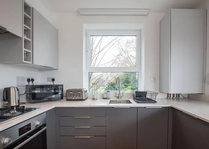 Pass The Keys Luxury 1 Bed Flat On Windsor Riverside