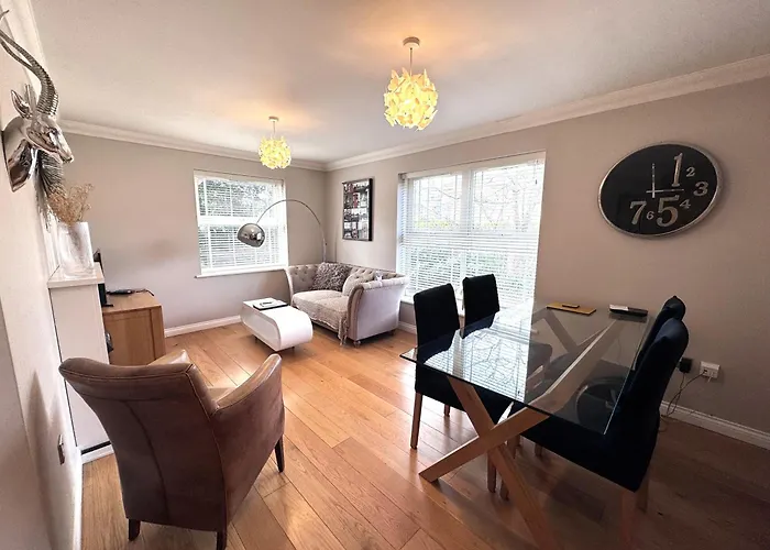 2 Bed 2 Bath Windsor Apartment & Parking 15Cc