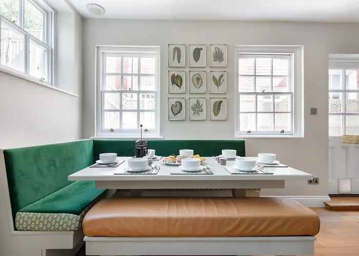 Windsor Castle 4-Bed & Garden