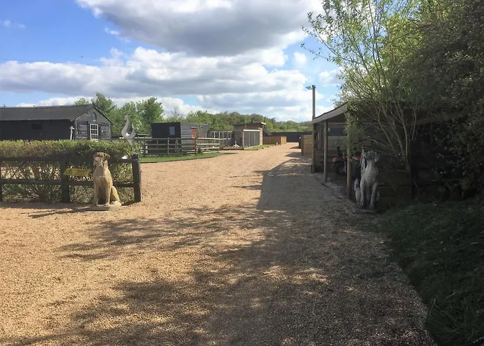 Willow Court Farm The Lodge & Petting Farm, 8 Mins From Legoland & Windsor, 15 Mins From Lapland Uk