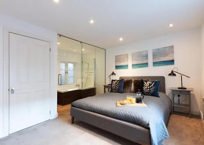 Hampden Apartments - The Louis