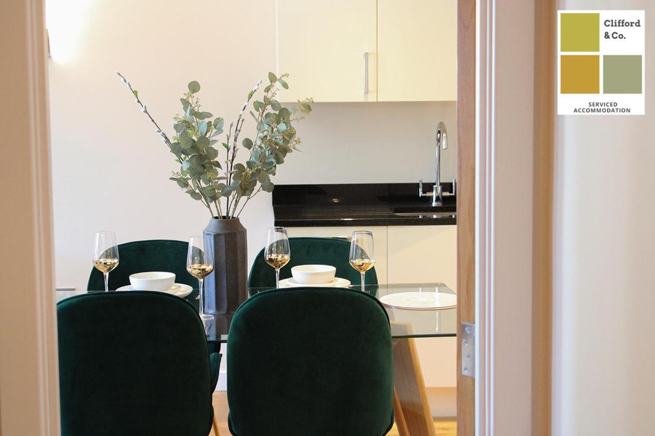 The Mulberry- Cliffordco Serviced Windsor, 1 Bedroom With Balcony And Free Parking *
