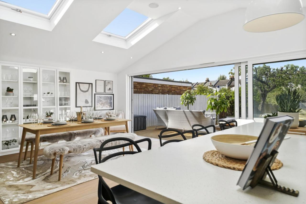 Clarence House-windsor-parking-5 Bed Villa