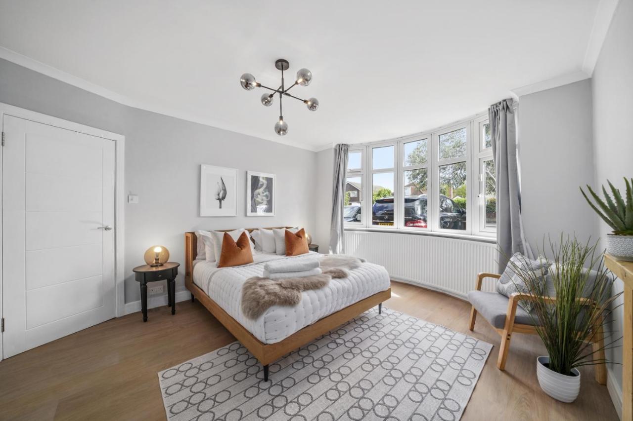 Clarence House-windsor-parking-5 Bed Villa