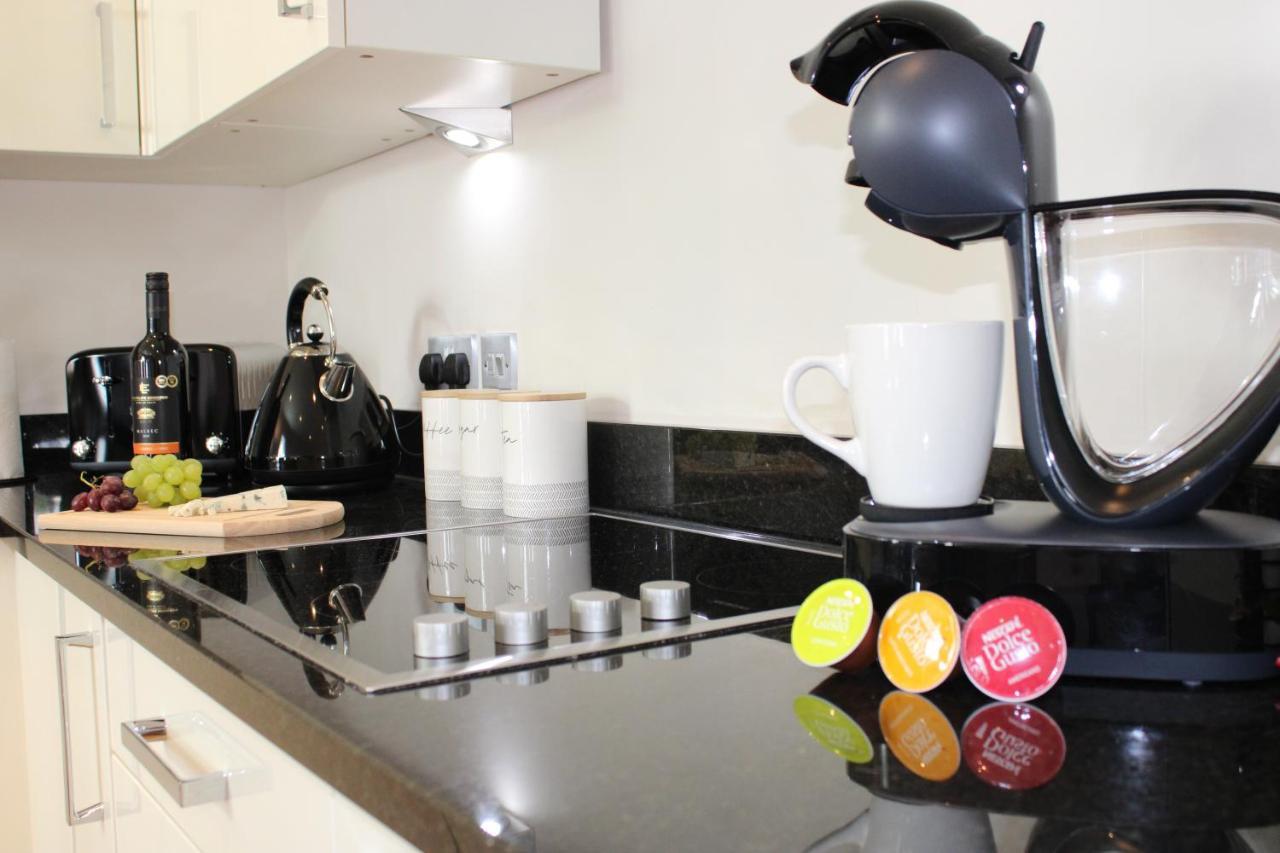 The Mulberry- Cliffordco Serviced Windsor, 1 Bedroom With Balcony And Free Parking Apartment *