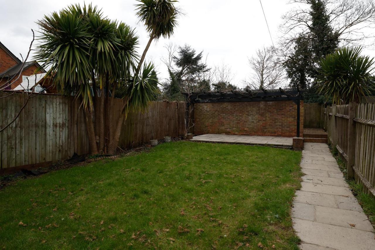 Stunning 4 Bedroom Spacious Modern House * Windsor