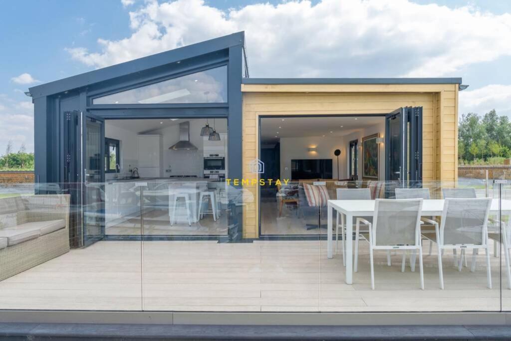 Luxury River Thames - Marina - Parking Holiday home Windsor