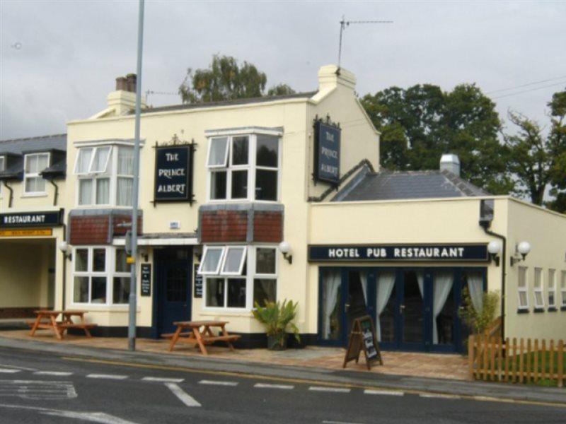 The Pub & With Onsite Free Parking 2 Minutes From Legoland