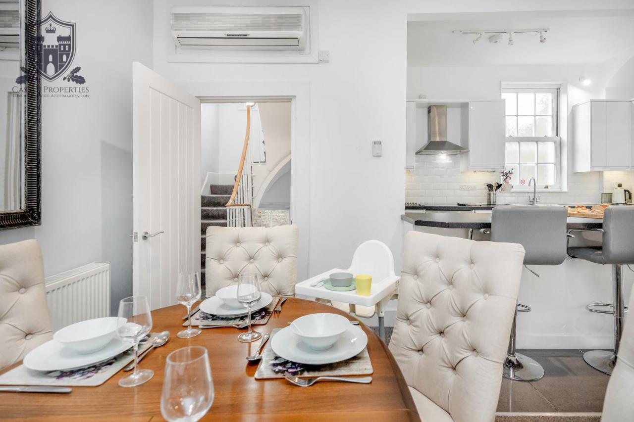 Apartment Castle Properties: The Sovereign 5 Bed Town House Windsor