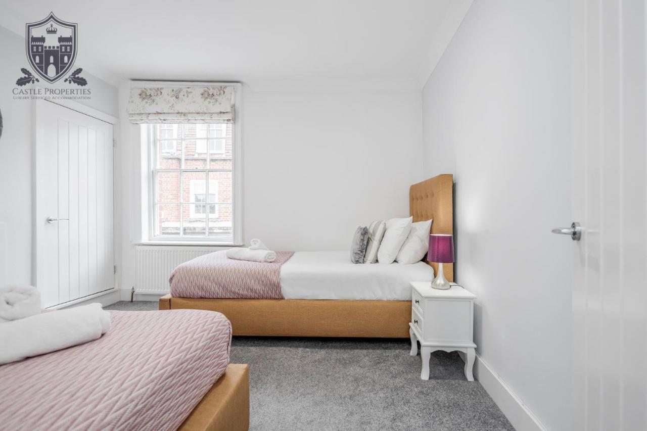 Castle Properties: The Sovereign 5 Bed Town House Windsor