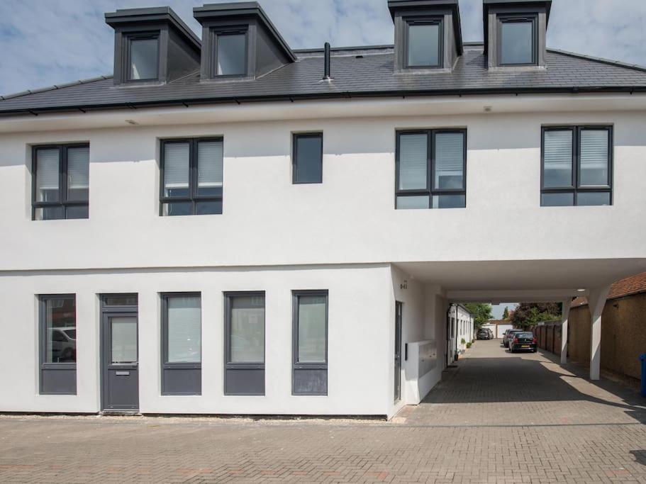 Apartment Entr - Modern In