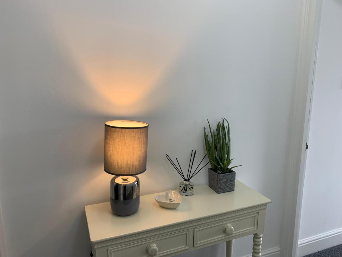 Apartment 2 Bedroom In 33a Windsor
