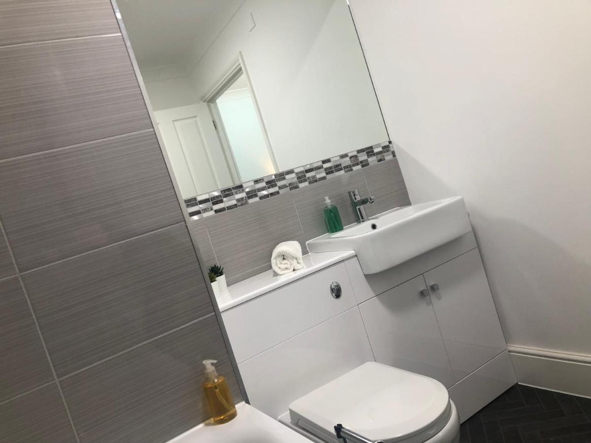 2 Bedroom In 33a Apartment *