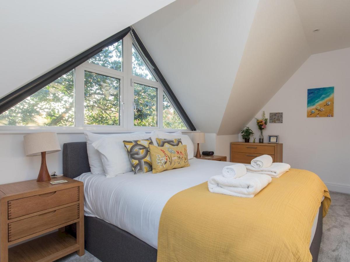 Pass The Keys Stunning 7 Sleeper Penthouse On Riverside Apartment Windsor