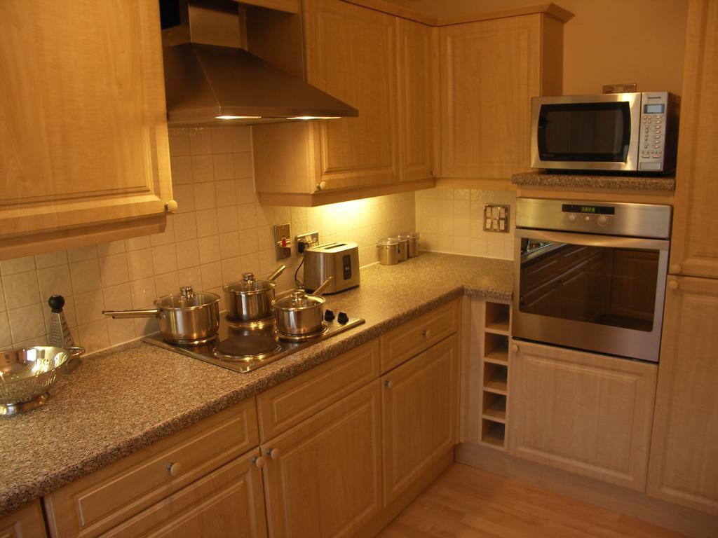 Apartment 2 Bed 2 Bath Windsor Apartment & Parking 15Cc *