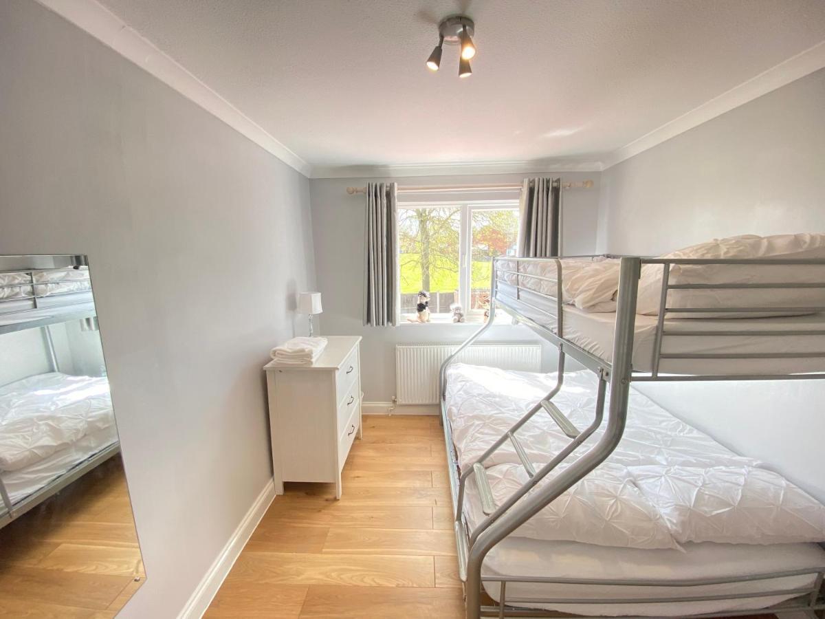 Apartment Three Bedrooms House In *
