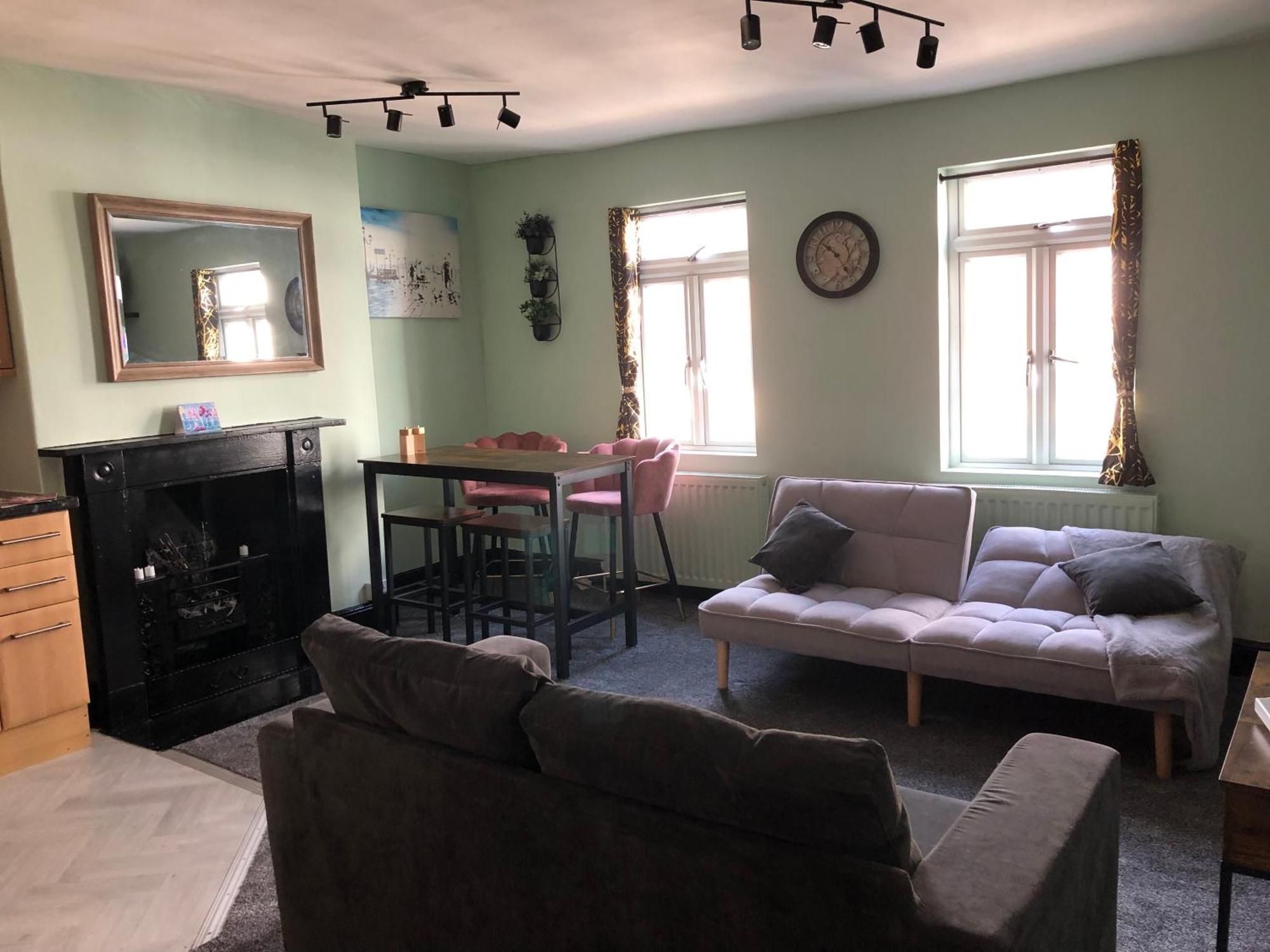 Apartment One Bed In Town Centre, 5 Min Walk To The Castle!! *