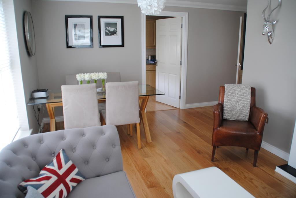 2 Bed 2 Bath Windsor Apartment & Parking 15Cc Apartment Windsor