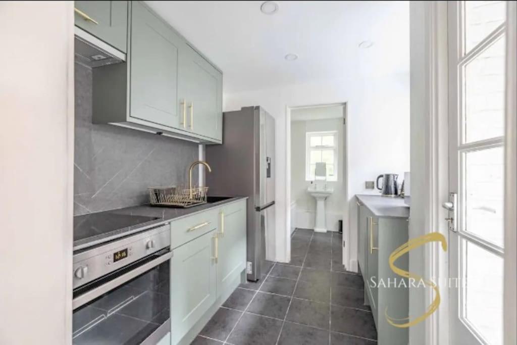 Monthly Escape - Retreat - Centre - Near Castle & Eton - Sleeps 4 Holiday home