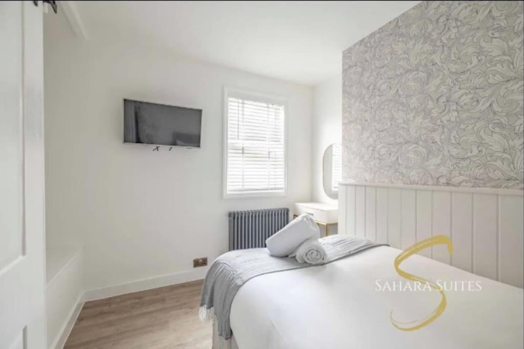Holiday home Monthly Escape - Retreat - Centre - Near Castle & Eton - Sleeps 4 *