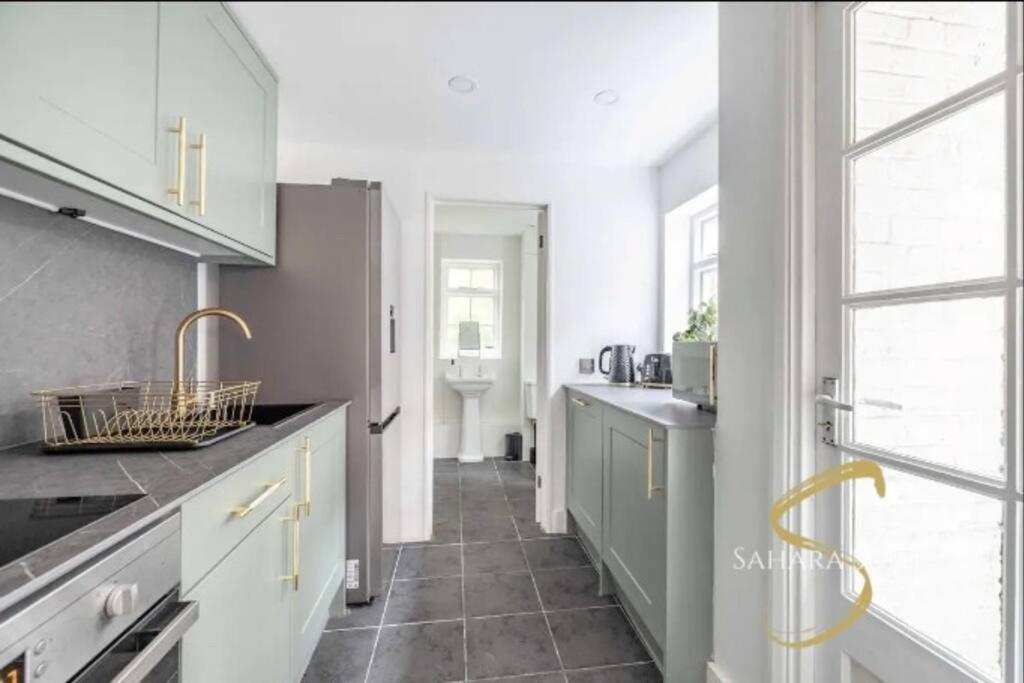 Monthly Escape - Retreat - Centre - Near Castle & Eton - Sleeps 4 Windsor