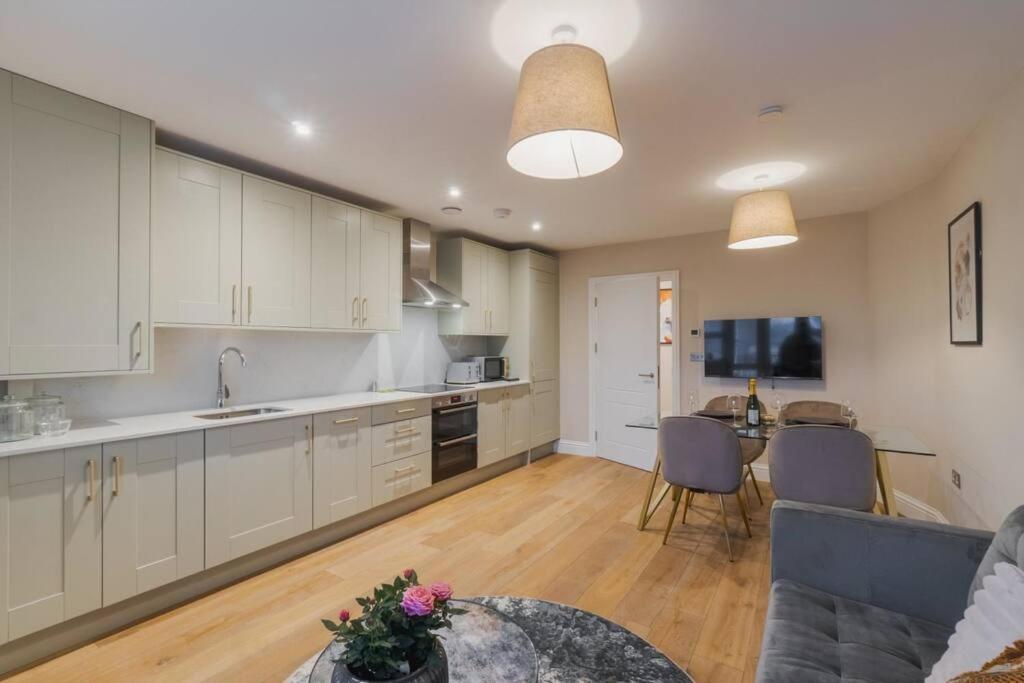2bed/2bath Bliss, Private Parking *