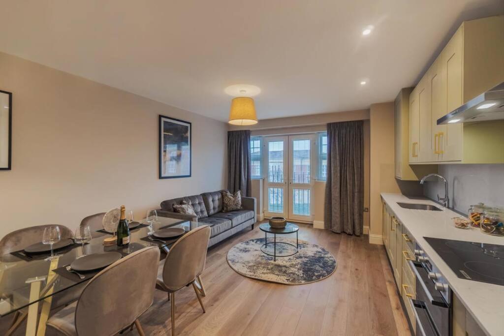 2bed/2bath Bliss, Private Parking * Windsor