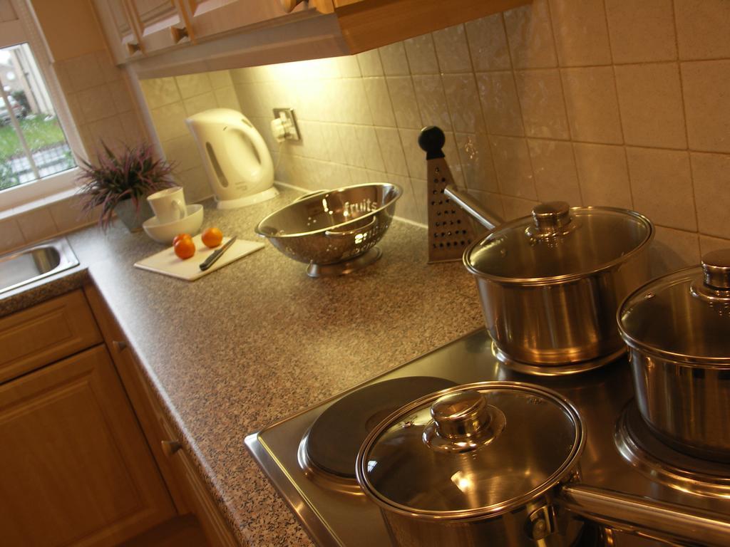 Apartment 2 Bed 2 Bath Windsor Apartment & Parking 15Cc Windsor