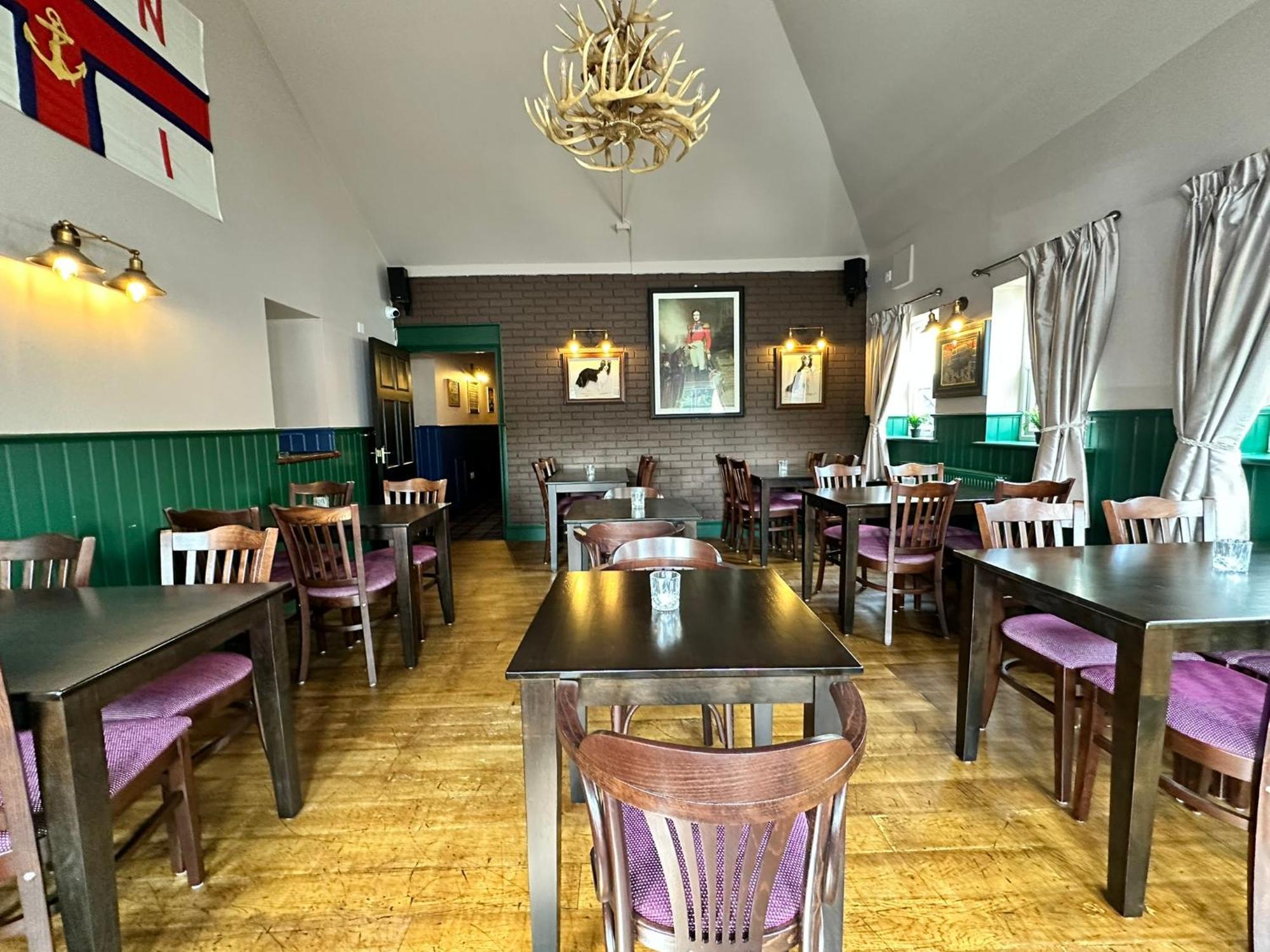 The Pub & With Onsite Free Parking 2 Minutes From Legoland Hotel 3*