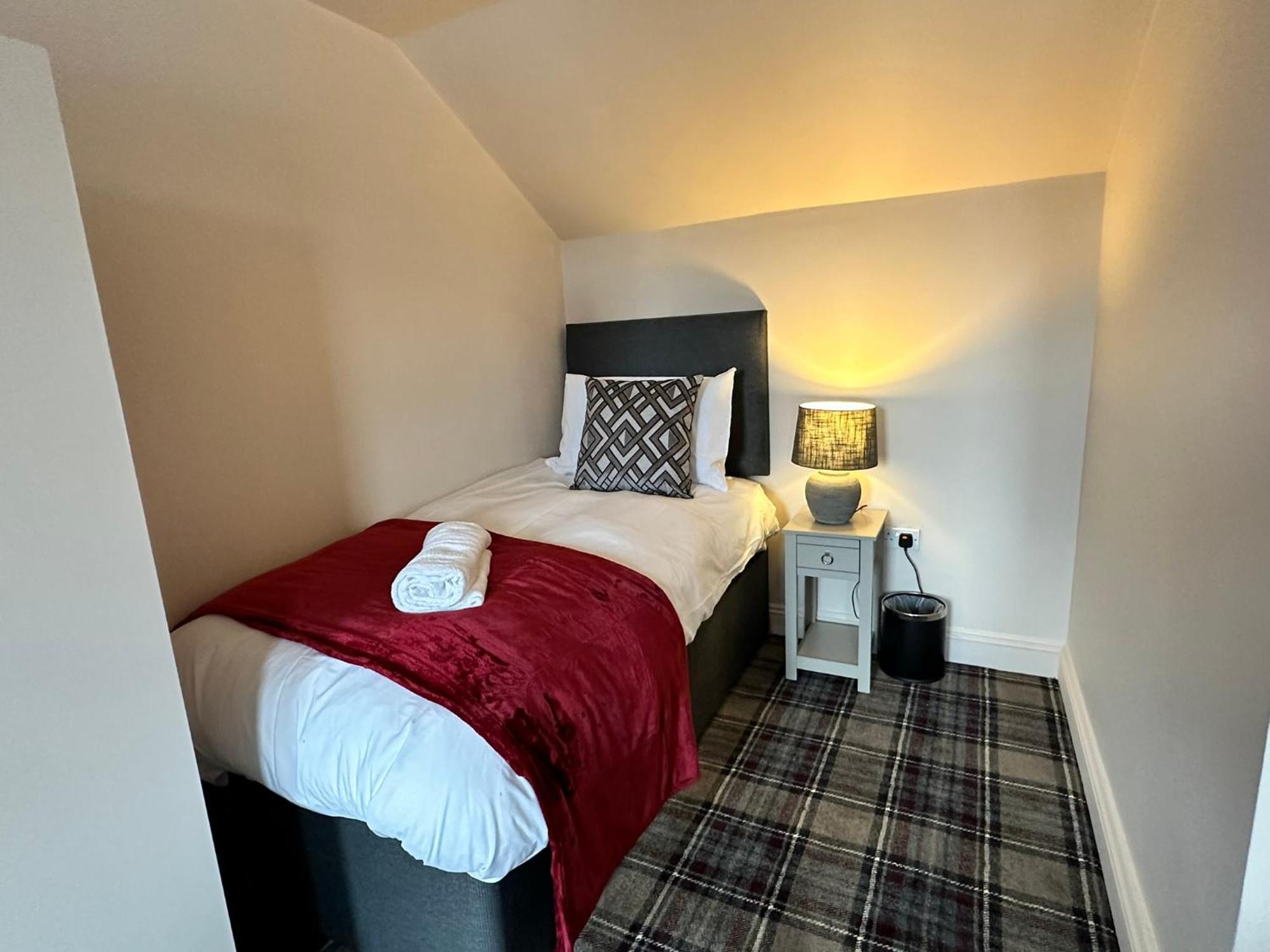 Hotel The Pub & With Onsite Free Parking 2 Minutes From Legoland 3*