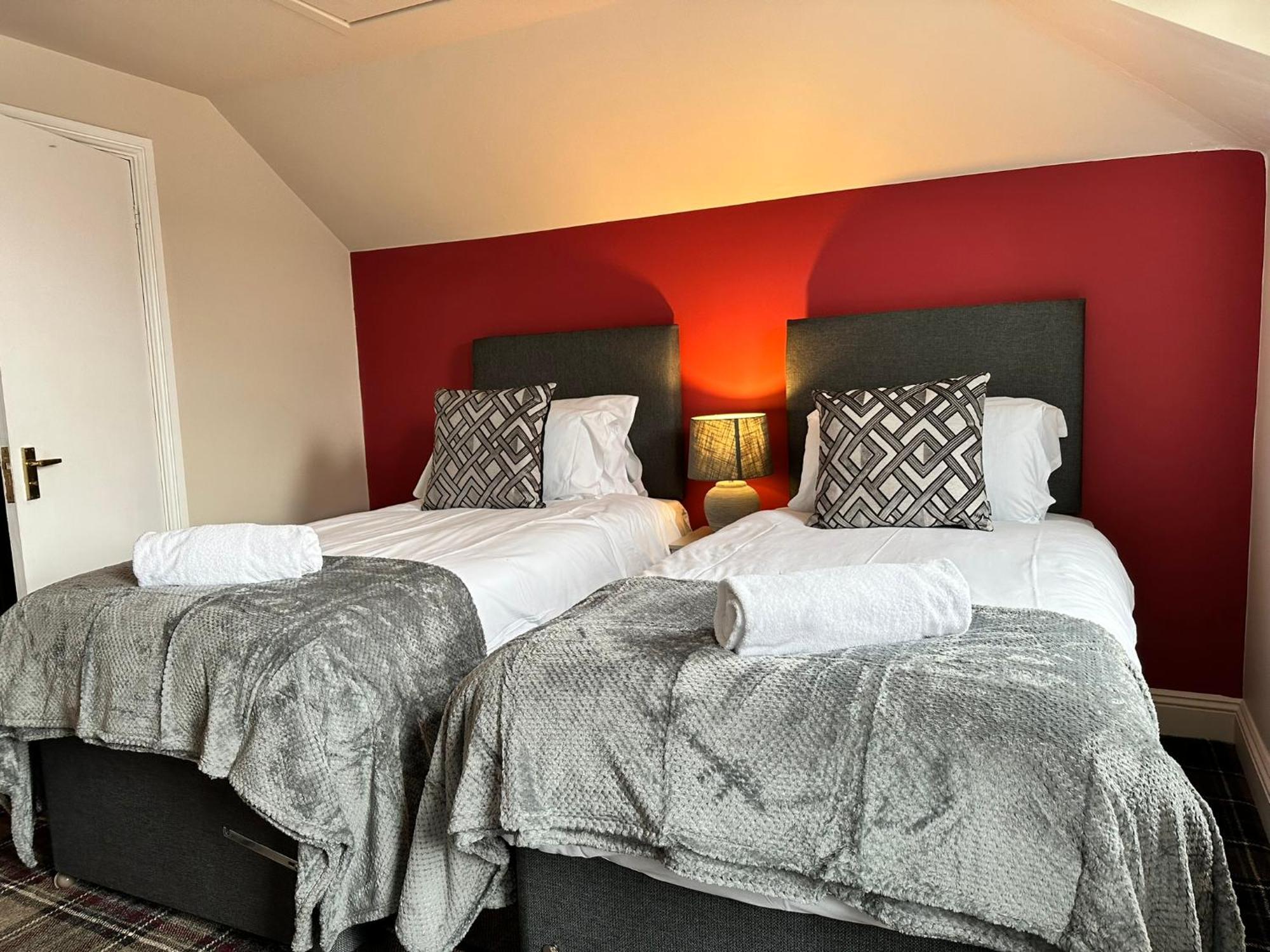 The Pub & With Onsite Free Parking 2 Minutes From Legoland 3*