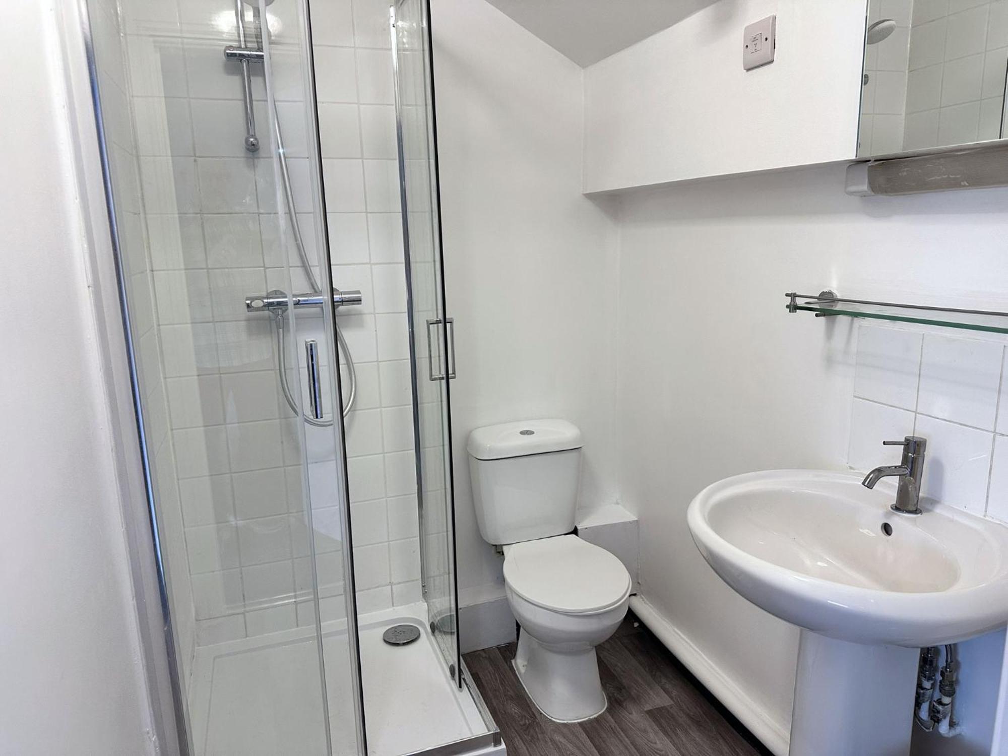 The Pub & With Onsite Free Parking 2 Minutes From Legoland 3*