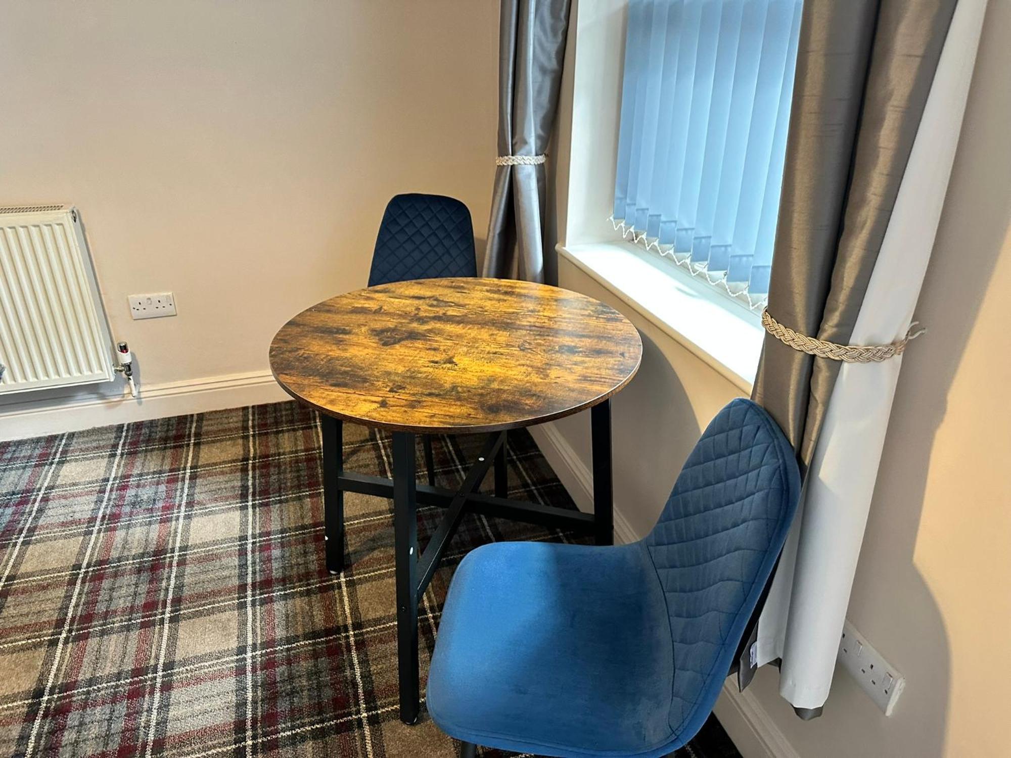 The Pub & With Onsite Free Parking 2 Minutes From Legoland Windsor
